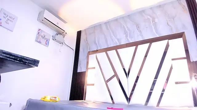 lola hornei online show from September 2025 12:15:01 AM