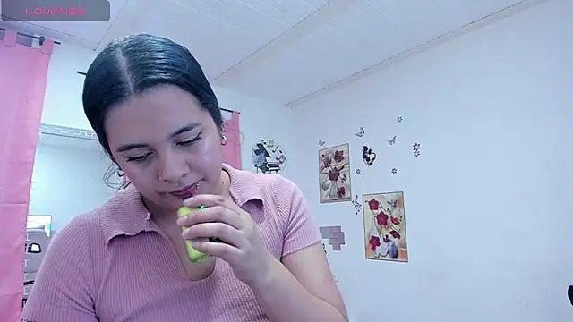 Snapshot of SophieWoods_ chatting on December 2024 03:42:02 PM SophieWoods  online show from December 2024 03:42:02 PM