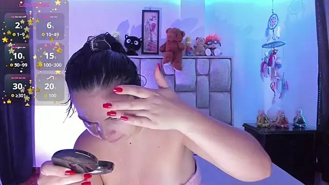 brianaGuzman online show from December 2025 06:14:02 PM