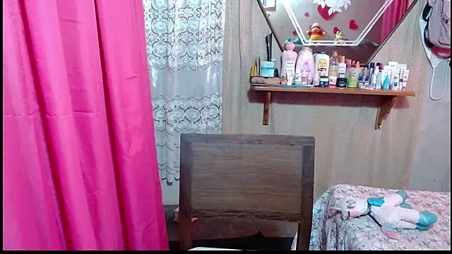 Lunawillis online show from February 2026 06:28:01 PM