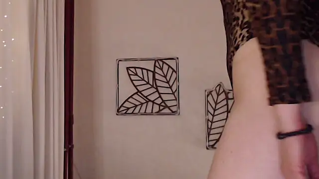 pepper milf online show from March 2025 06:45:01 PM