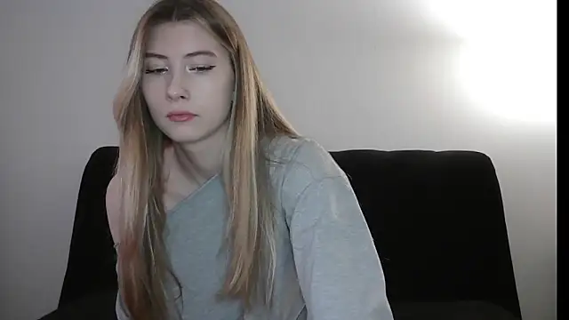 ErikaShyy online show from November 2025 10:59:01 AM