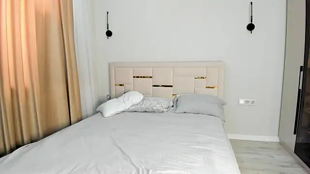 Lola Peach online show from February 2026 06:03:01 AM