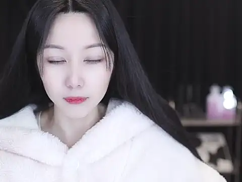 Nuyoah-77 online show from March 2026 01:29:02 PM