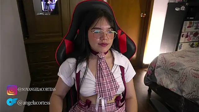 Snapshot of angela_cortes_ chatting on October 2025 03:58:02 AM angela cortes  online show from October 2025 03:58:02 AM