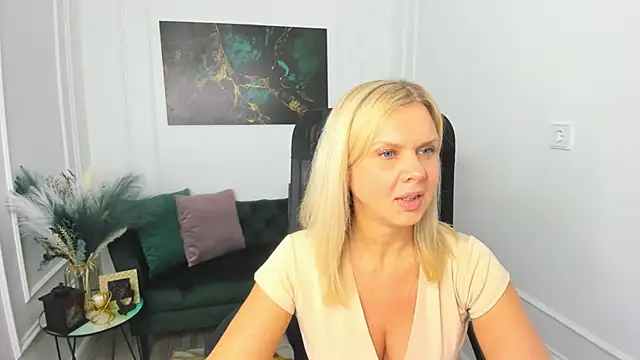 AgathaKlouin online show from March 2026 07:09:01 PM