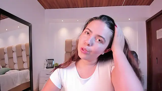 Snapshot of Lyssa_Muller chatting on October 2025 12:25:01 PM Lyssa Muller online show from October 2025 12:25:01 PM