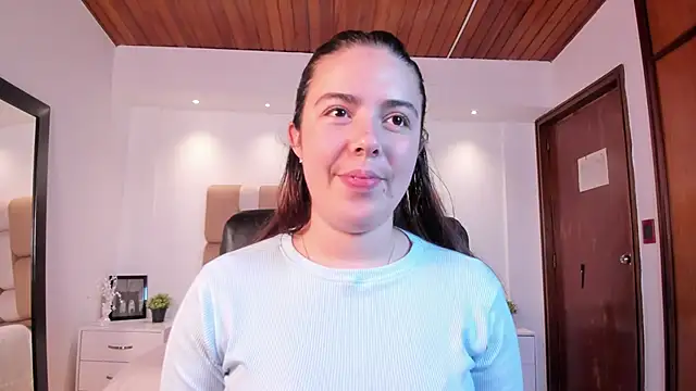 Snapshot of Lyssa_Muller chatting on October 2025 01:53:02 PM Lyssa Muller online show from October 2025 01:53:02 PM