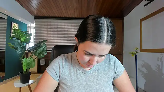 Snapshot of Lyssa_Muller chatting on December 2025 01:53:01 PM Lyssa Muller online show from December 2025 01:53:01 PM