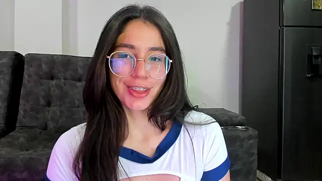 emmadiaz1 online show from March 2025 04:34:02 AM