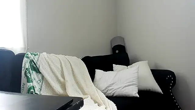 Snapshot of MistressKatie13xxx chatting on December 2024 04:37:01 PM MistressKatie13xxx online show from December 2024 04:37:01 PM