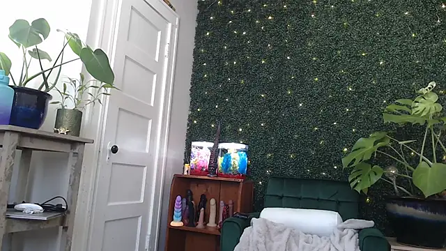 Snapshot of MistressKatie13xxx chatting on January 2025 05:53:01 PM MistressKatie13xxx online show from January 2025 05:53:01 PM