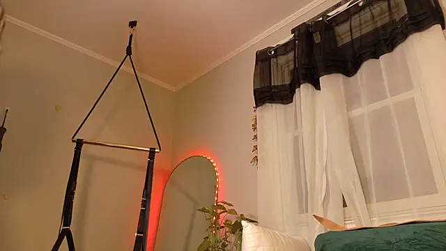 Snapshot of MistressKatie13xxx chatting on January 2025 04:00:01 AM MistressKatie13xxx online show from January 2025 04:00:01 AM