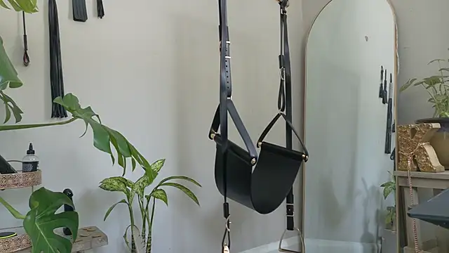 Snapshot of MistressKatie13xxx chatting on January 2025 06:35:01 PM MistressKatie13xxx online show from January 2025 06:35:01 PM