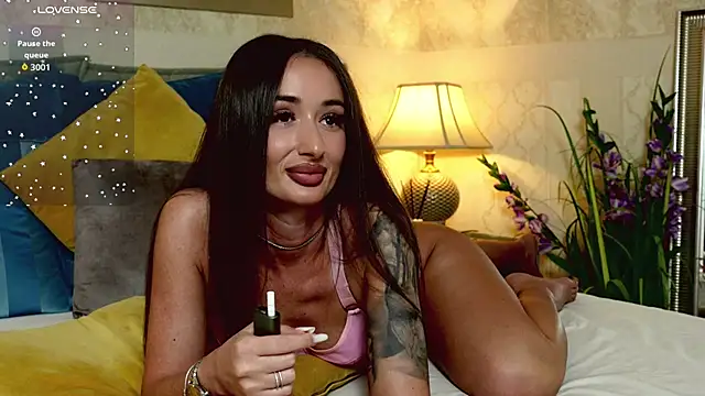 Snapshot of OneOutrageous chatting on November 2025 03:23:02 PM OneOutrageous online show from November 2025 03:23:02 PM