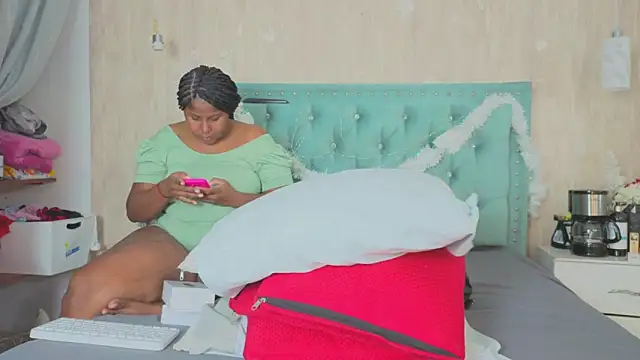 Alexa roussee online show from December 2025 12:56:01 PM