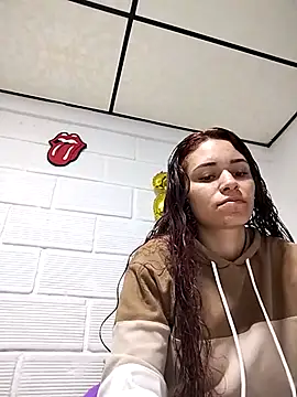 Snapshot of caroline0997 chatting on February 2025 01:15:02 PM caroline0997 online show from February 2025 01:15:02 PM