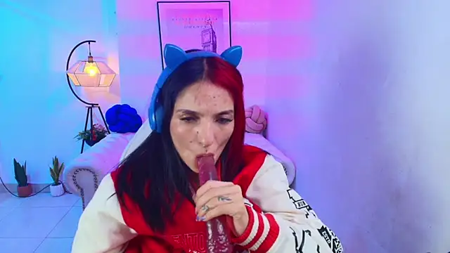 Snapshot of Dafne_huges chatting on January 2025 03:21:01 PM Dafne huges online show from January 2025 03:21:01 PM