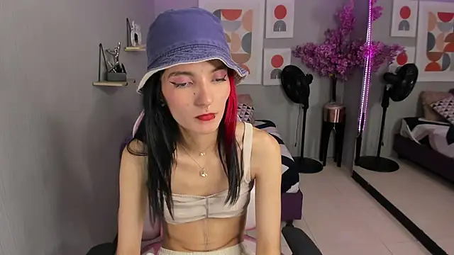 Snapshot of Dafne_huges chatting on January 2025 01:33:01 AM Dafne huges online show from January 2025 01:33:01 AM