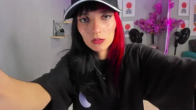 Snapshot of Dafne_huges chatting on January 2025 08:01:02 PM Dafne huges online show from January 2025 08:01:02 PM