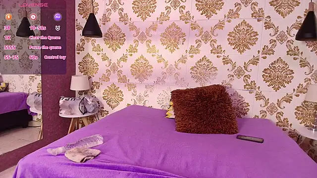 Snapshot of Dafne_huges chatting on February 2025 12:22:01 PM Dafne huges online show from February 2025 12:22:01 PM