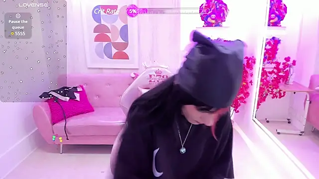 Snapshot of Dafne_huges chatting on March 2025 08:01:02 PM Dafne huges online show from March 2025 08:01:02 PM