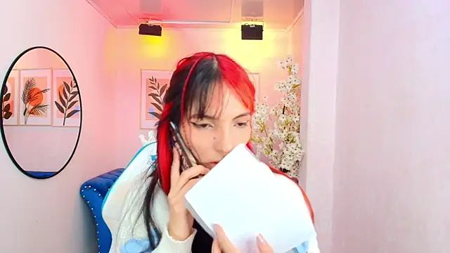 Snapshot of Dafne_huges chatting on September 2025 05:24:01 PM Dafne huges online show from September 2025 05:24:01 PM