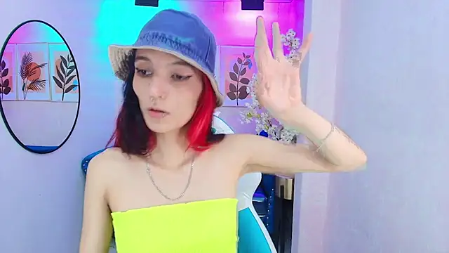 Snapshot of Dafne_huges chatting on September 2025 07:36:02 PM Dafne huges online show from September 2025 07:36:02 PM