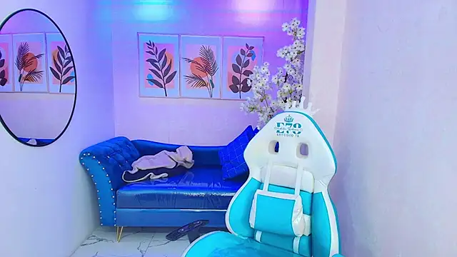 Snapshot of Dafne_huges chatting on September 2025 07:36:02 PM Dafne huges online show from September 2025 07:36:02 PM