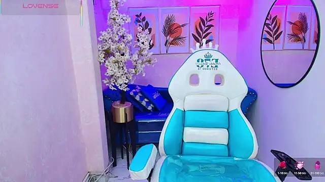 Snapshot of Dafne_huges chatting on October 2025 07:38:01 PM Dafne huges online show from October 2025 07:38:01 PM