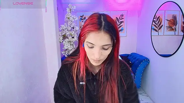 Snapshot of Dafne_huges chatting on October 2025 07:25:02 PM Dafne huges online show from October 2025 07:25:02 PM