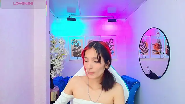 Snapshot of Dafne_huges chatting on November 2025 07:48:02 PM Dafne huges online show from November 2025 07:48:02 PM