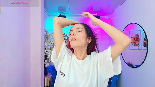 Snapshot of Dafne_huges chatting on November 2025 07:14:02 PM Dafne huges online show from November 2025 07:14:02 PM