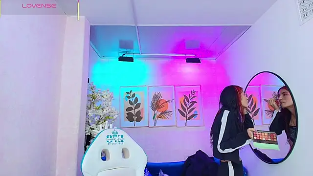 Snapshot of Dafne_huges chatting on November 2025 07:12:01 PM Dafne huges online show from November 2025 07:12:01 PM