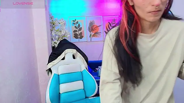 Snapshot of Dafne_huges chatting on November 2025 07:21:01 PM Dafne huges online show from November 2025 07:21:01 PM