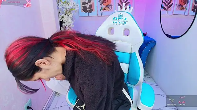 Snapshot of Dafne_huges chatting on November 2025 07:14:01 PM Dafne huges online show from November 2025 07:14:01 PM