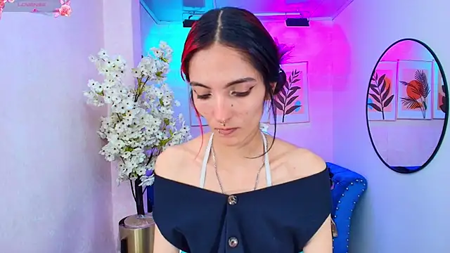 Snapshot of Dafne_huges chatting on November 2025 07:35:02 PM Dafne huges online show from November 2025 07:35:02 PM