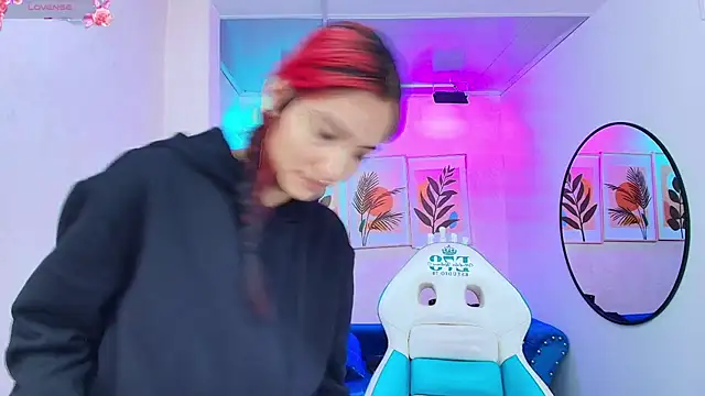 Snapshot of Dafne_huges chatting on November 2025 07:35:01 PM Dafne huges online show from November 2025 07:35:01 PM