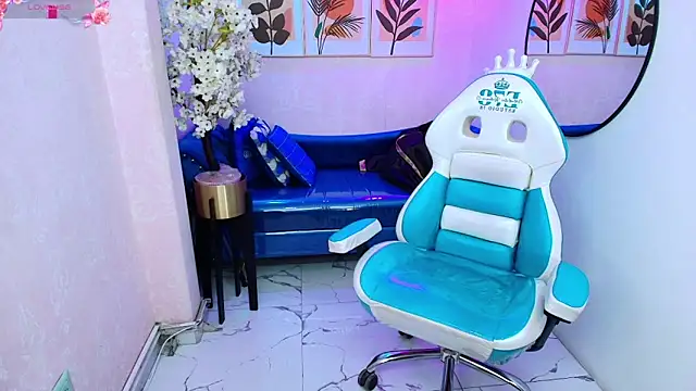 Snapshot of Dafne_huges chatting on November 2025 07:50:02 PM Dafne huges online show from November 2025 07:50:02 PM