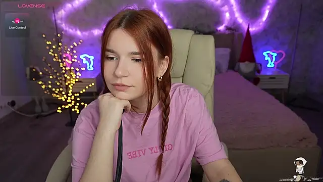 RedShinee online show from February 2025 02:13:02 PM