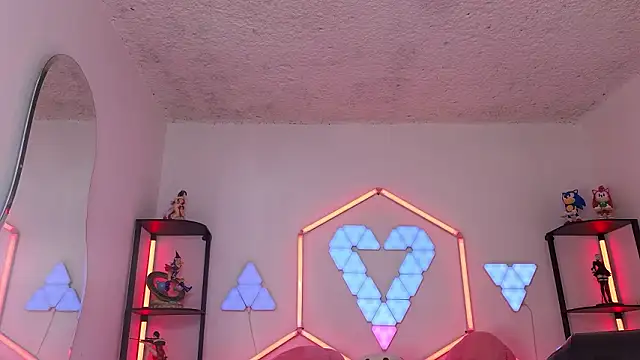 littlevixen18 online show from February 2026 02:23:01 PM