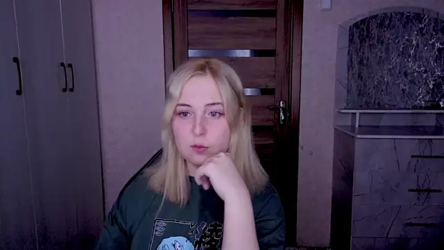 Kristy-Max online show from March 2026 10:35:02 PM