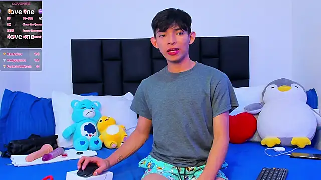 Snapshot of Tonny_twink_ chatting on March 2025 02:34:01 PM Tonny twink  online show from March 2025 02:34:01 PM