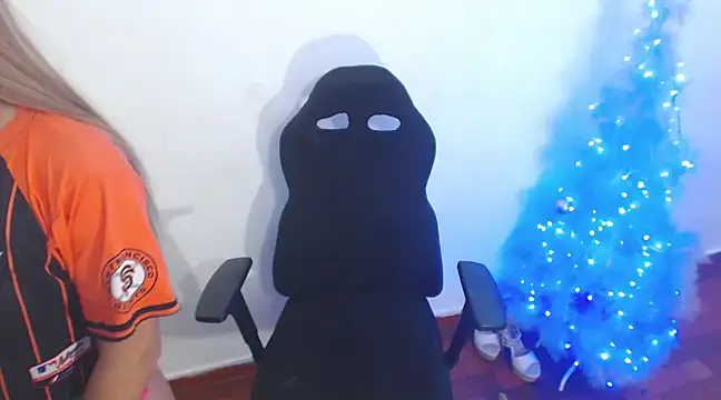 Laxissh online show from December 2024 09:58:02 PM