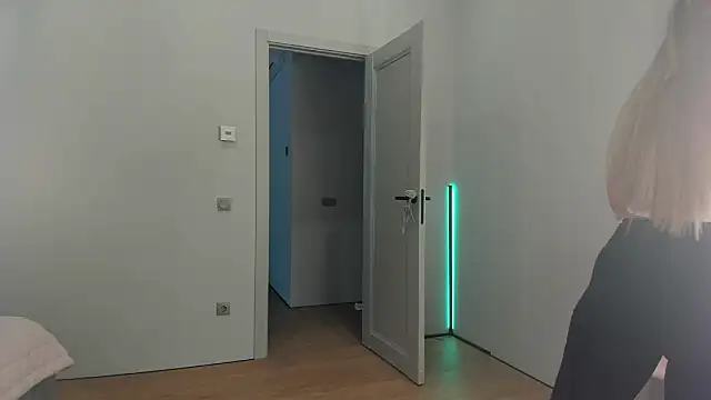  cometoseeme  online show from October 2025 02:16:02 PM