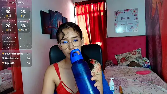 Snapshot of miley_blue_ chatting on February 2025 07:27:02 PM miley blue online show from February 2025 07:27:02 PM