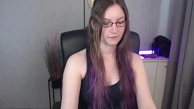 emmaxDelight online show from October 2025 12:27:02 PM