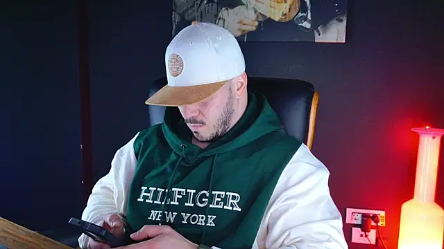 Snapshot of AngeloEric chatting on January 2025 03:39:01 PM AngeloEric online show from January 2025 03:39:01 PM