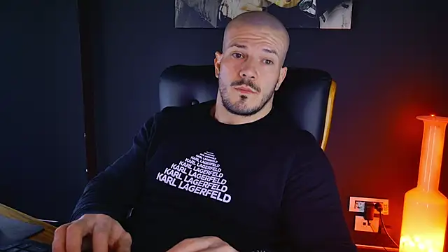 Snapshot of AngeloEric chatting on January 2025 12:18:01 PM AngeloEric online show from January 2025 12:18:01 PM