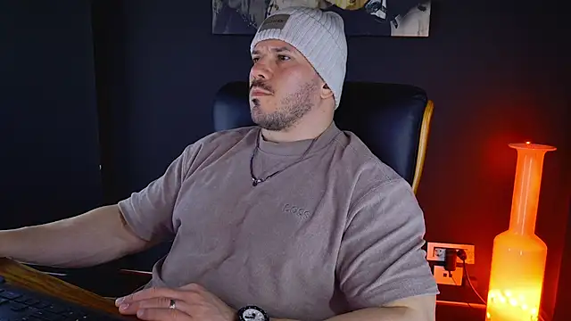 Snapshot of AngeloEric chatting on February 2025 10:34:01 AM AngeloEric online show from February 2025 10:34:01 AM
